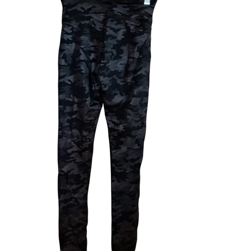 SPANX Dark Gray Black Camo Faux Leggings XS NWT